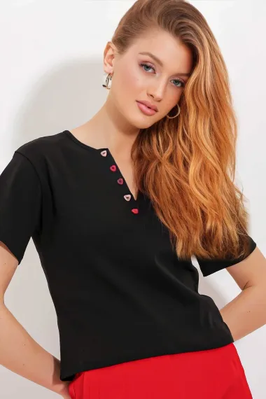 Kadın Siyah Cep Detaylı Düğmeli Kısa Kol T-shirt HZL24S-BD19031 - photo 1