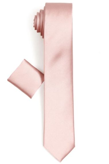 ربطة عنق للرجال بلون وردي باهت من فاريتا بتصميم أنيق وقصّة ضيقة مع جودة عالية، مثالية لكل المناسبات
