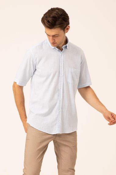 Простая рубашка стандартного кроя с короткими рукавами - фото 4