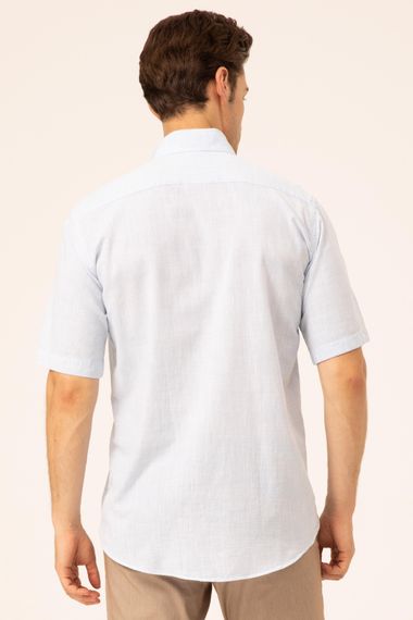 Простая рубашка стандартного кроя с короткими рукавами - фото 3