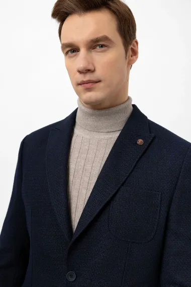 Узкий жакет с армированными деталями, 48 размер, темно-синий, с двумя пуговицами и карманами с откидными крышками - фото 3