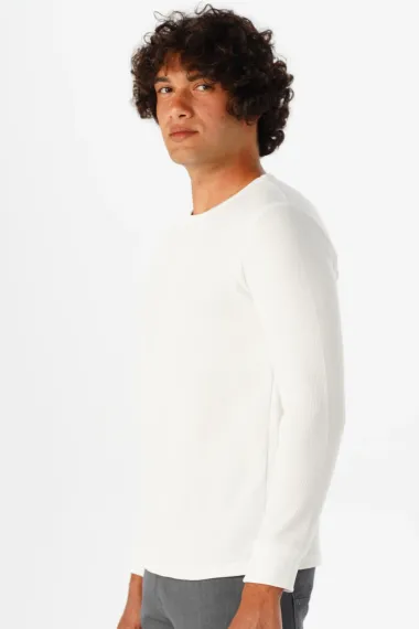 Свитшот с овальным вырезом, slim-fit, армированная текстура, белый цвет, состав: 65% полиэстер, 35% вискоза, производство Турция - фото 2