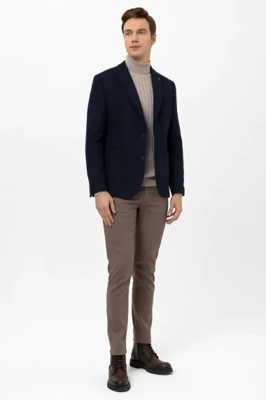 Узкий жакет с армированными деталями, 48 размер, темно-синий, с двумя пуговицами и карманами с откидными крышками - фото 5