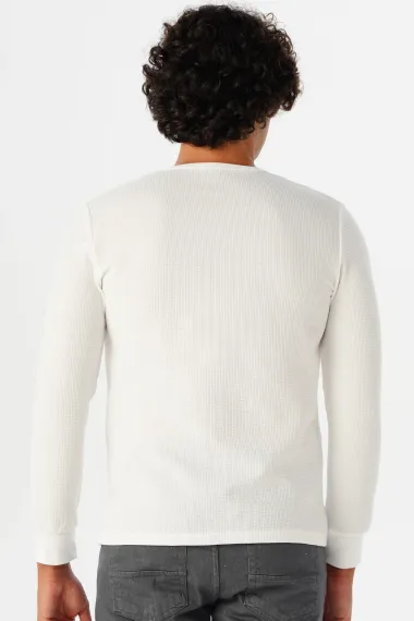 Свитшот с овальным вырезом, slim-fit, армированная текстура, белый цвет, состав: 65% полиэстер, 35% вискоза, производство Турция - фото 5