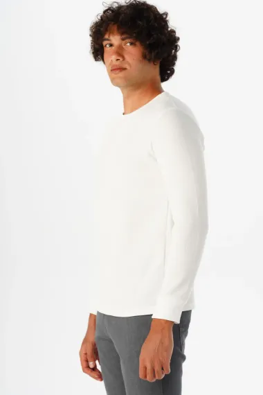 Свитшот с овальным вырезом, slim-fit, армированная текстура, белый цвет, состав: 65% полиэстер, 35% вискоза, производство Турция - фото 4