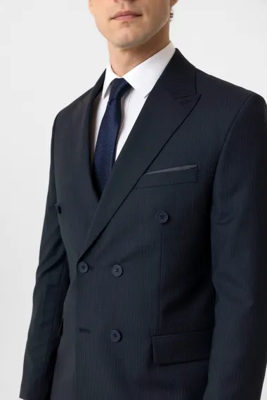 Узкий костюм с узором, поливискоза, шесть пуговиц, накладные карманы, острый воротник, цвет: темно-синий, размер: 48-56 - фото 5