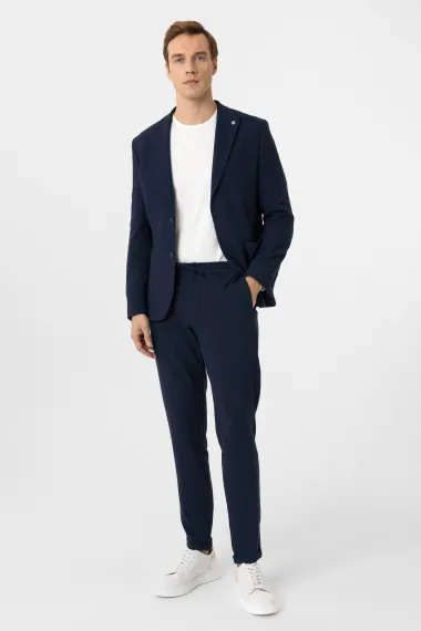 Узкий костюм с узором, классическая форма, 63% ПЭ, 33% вискоза, 4% ЭА, цвет темно-синий, размеры 48-56, карманы встраиваемые, воротник моно - фото 3