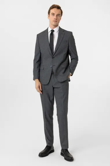 بدلة أنيقة بتصميم عادي بأزرار مزدوجة، مريحة ومصنوعة من قماش بولي-فيسكون، متوفرة بأحجام متعددة ولون أزرق برلماني - صورة 5