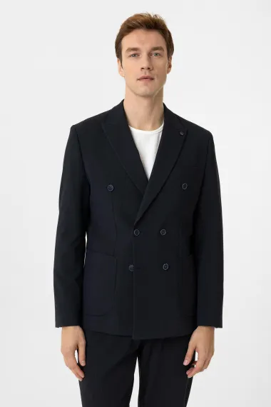 Стрункий класичний костюм темно-синього кольору з 6 ґудзиками, без клапанів на кишенях, та воротником-кантом, розмір 48-54 - фото 1