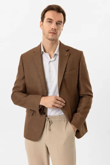 Судинний жакет зі слім-кроєм, амурованим дизайном, з бічними кишенями, з двома ґудзиками, кольору світло-коричневий, 100% поліестер - фото 3