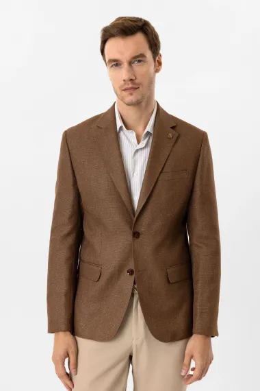 Судинний жакет зі слім-кроєм, амурованим дизайном, з бічними кишенями, з двома ґудзиками, кольору світло-коричневий, 100% поліестер - фото 4