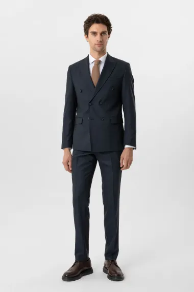 Узкий костюм с узором в цвете темно-синий, смесовый состав 64% полиэстер, 34% вискоза, 2% эластан, с клапанами и боковыми карманами - фото 2
