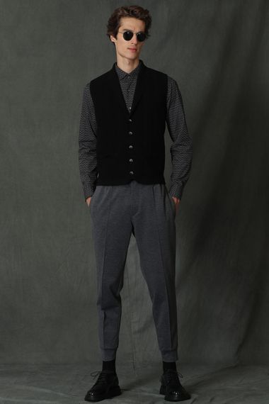 Level V Neck Vest Black - photo 2