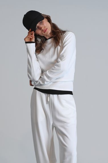 Жіноча футболка Amaya Regular Fit кольору екру, доступні розміри S, M, L, XL, XXL, XS - фото 1