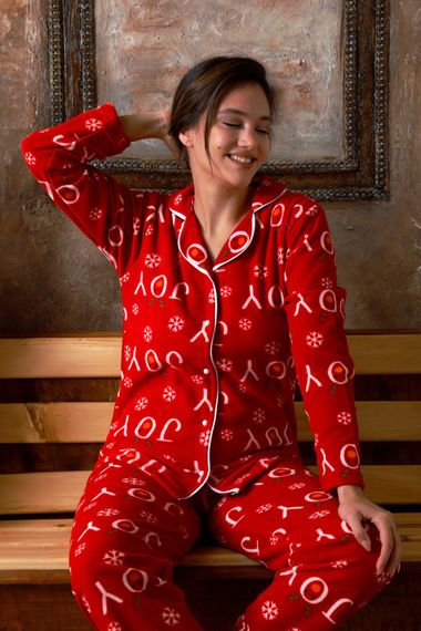 Kışlık Yılbaşı Desenli Kadın Gömlek Polar Pijama Takımı- Geyikli Yılbaşı Pijaması  - fotoğraf 2