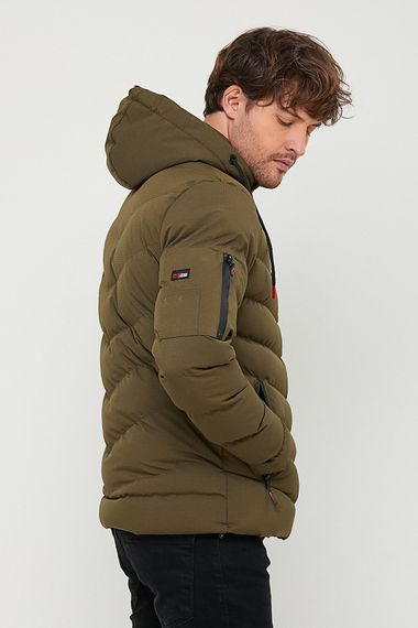 Чоловіче водонепроникне та вітронепроникне кишенькове товсте надувне пальто кольору хакі з капюшоном і хутряною підкладкою - фото 4