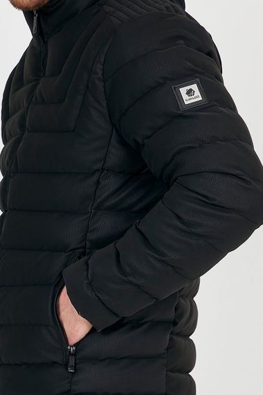 Чоловіче чорне водонепроникне пальто з капюшоном із вуглецевої шкіри з капюшоном і вітронепроникною кишенею з деталізованим капюшоном - фото 5