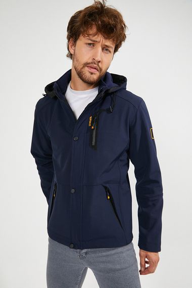 Erkek Lacivert Kapüşonlu Su Ve Rüzgar Geçirmez Cep Detaylı İçi Kürklü Softshell Mont - fotoğraf 3