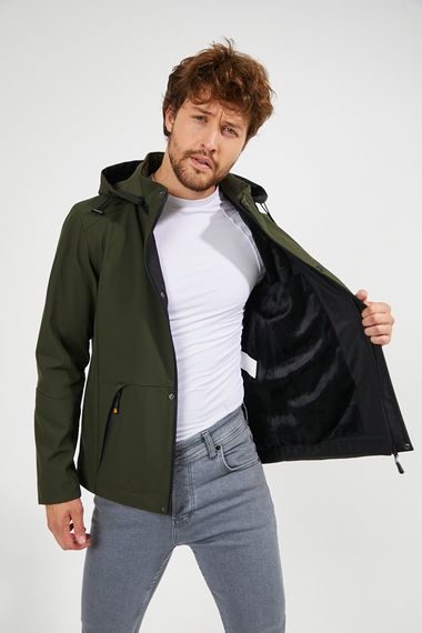 Чоловіча водонепроникна куртка кольору хакі з капюшоном і вітронепроникною кишенею, деталізована м’яка оболонка, внутрішня частина з стрижки - фото 2