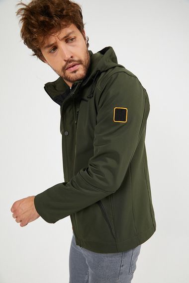 Чоловіча водонепроникна куртка кольору хакі з капюшоном і вітронепроникною кишенею, деталізована м’яка оболонка, внутрішня частина з стрижки - фото 5