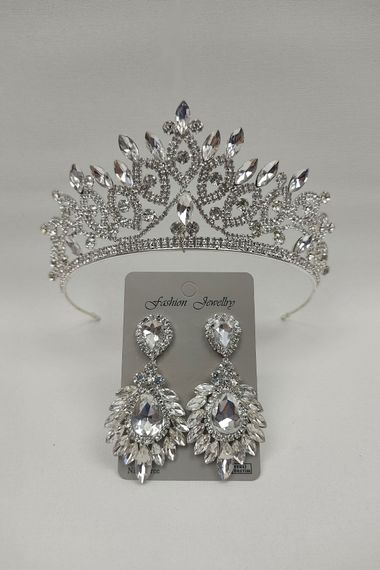 Lilya Model Bridal Crown And Drop Stud Earrings