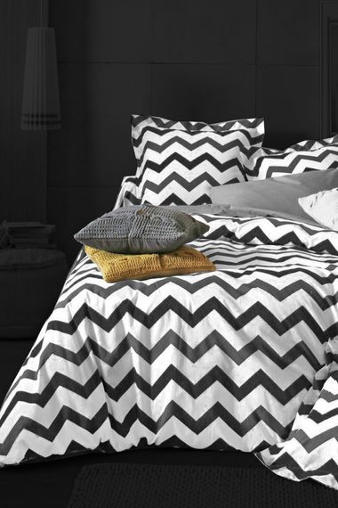 Elastic Black Zigzag patterned king size duvet cover set