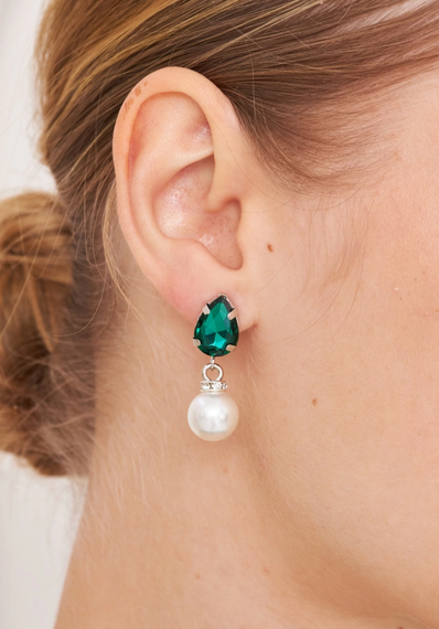 Жіноча модель Reloj Комбіновані висячі сережки із зеленим кристалом і камінням із блискучим перлиним і посрібленим цирконом - фото 2