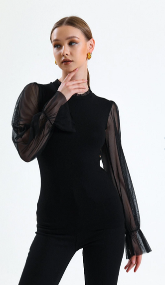 Жіноча трикотажна блуза з тюлю з чорним коміром і рукавами - фото 1